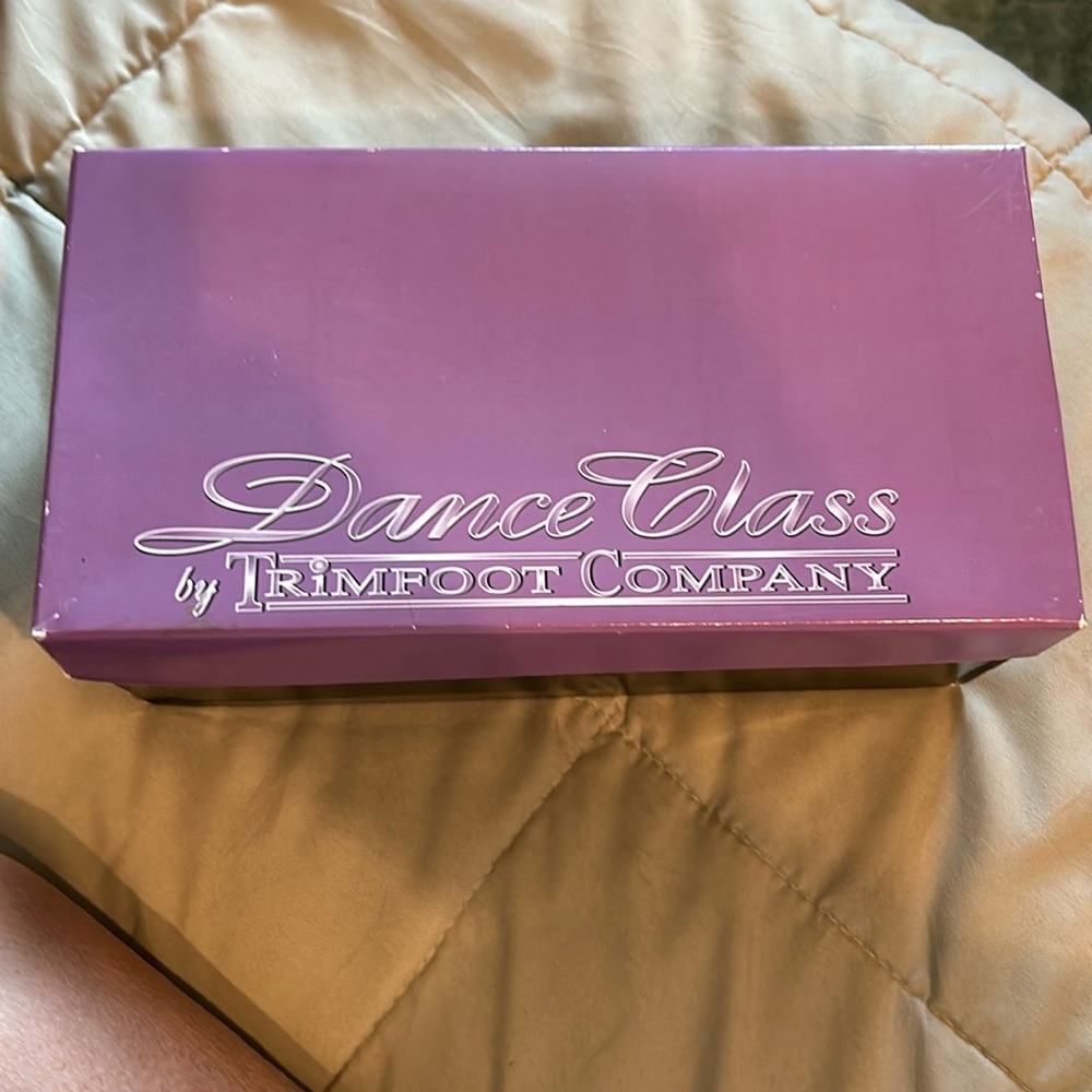 Dance class- by Trimfoot company size 4 excellent condition